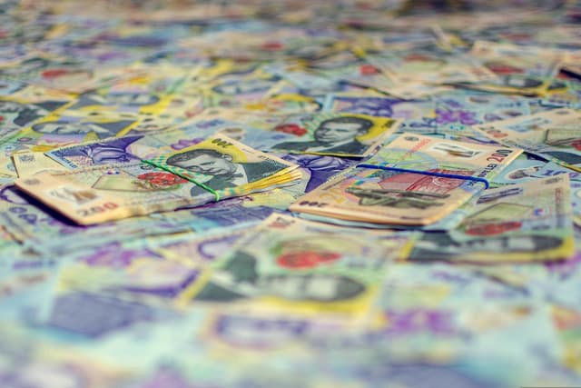 Măsuri fiscale pentru 2025-2028: creșterea impozitului pe dividende la 16%, majorarea accizelor și alte taxe propuse