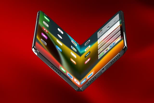 Primul iPhone pliabil intră pe piață în 2026. Cât ar putea costa și ce aduce nou